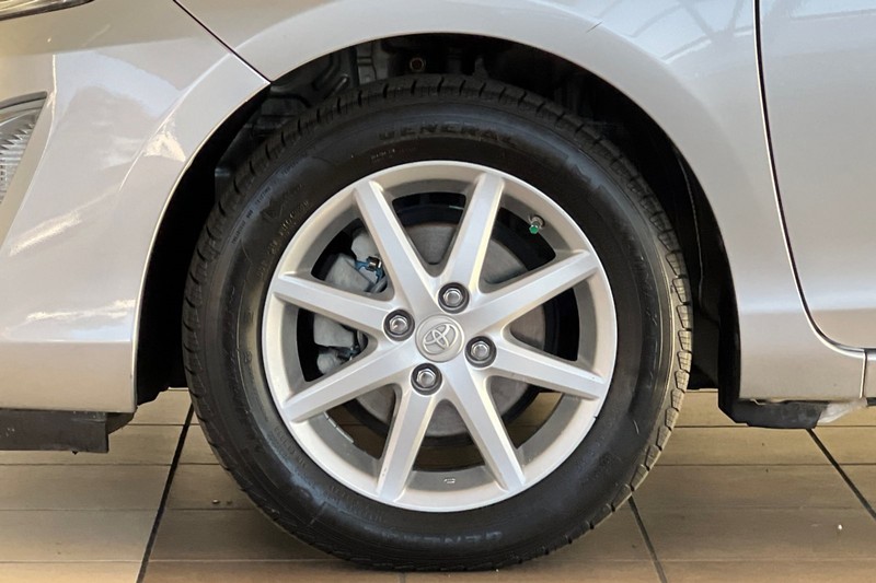 Toyota Prius c Vehicle Full-screen Gallery Image 25