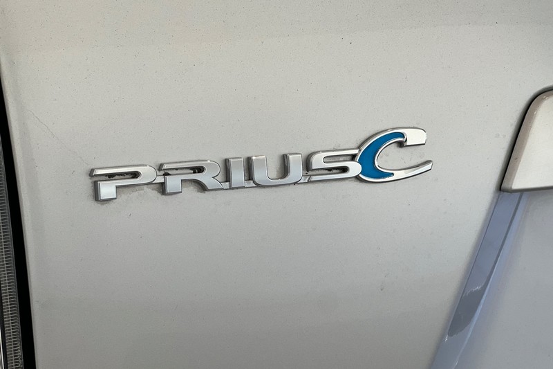 Toyota Prius c Vehicle Full-screen Gallery Image 26