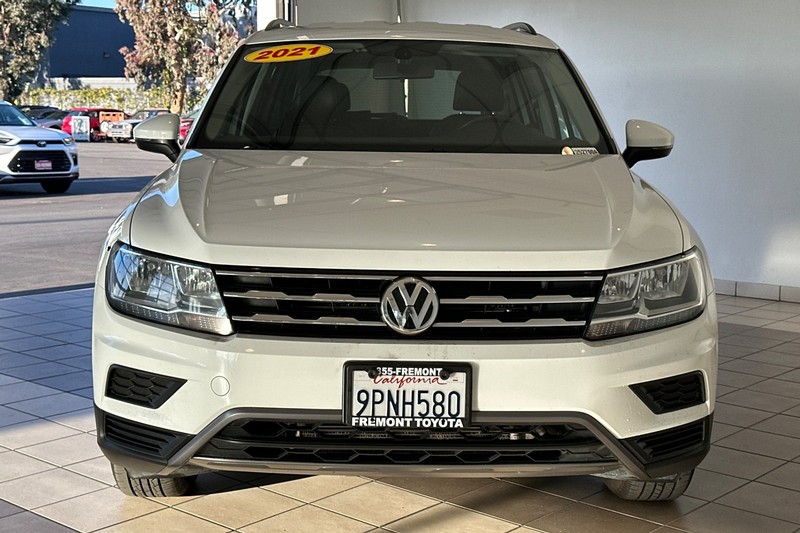 Volkswagen Tiguan Vehicle Full-screen Gallery Image 09