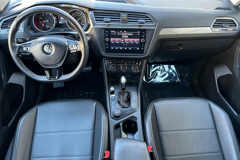 Volkswagen Tiguan Vehicle Full-screen Gallery Image 13