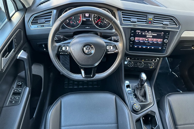 Volkswagen Tiguan Vehicle Full-screen Gallery Image 14