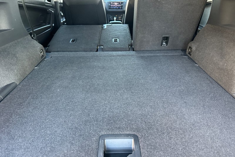 Volkswagen Tiguan Vehicle Full-screen Gallery Image 15