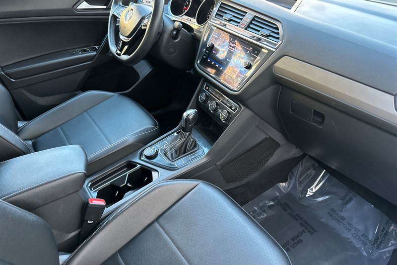 Volkswagen Tiguan Vehicle Full-screen Gallery Image 16