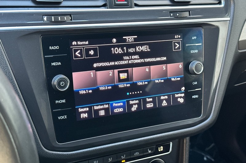 Volkswagen Tiguan Vehicle Full-screen Gallery Image 18