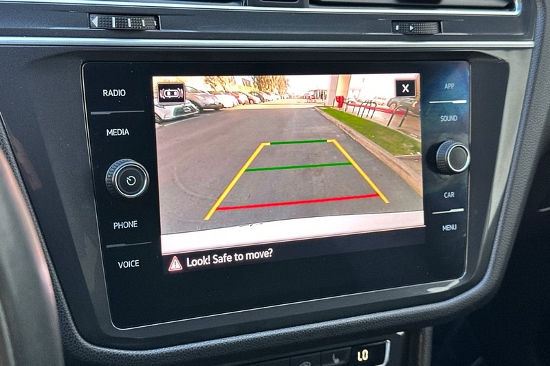 Volkswagen Tiguan Vehicle Full-screen Gallery Image 19