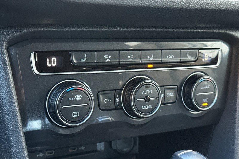 Volkswagen Tiguan Vehicle Full-screen Gallery Image 20