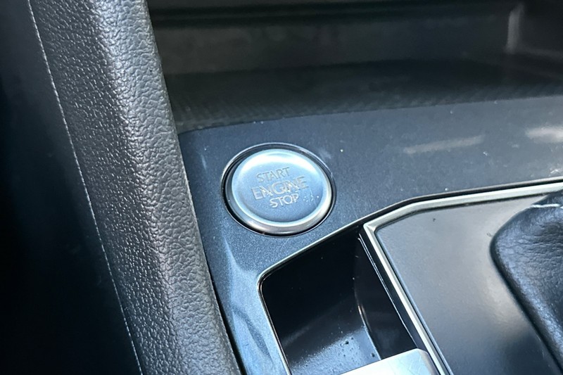 Volkswagen Tiguan Vehicle Full-screen Gallery Image 22