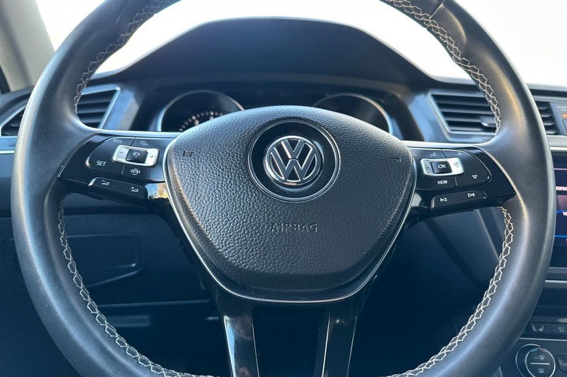 Volkswagen Tiguan Vehicle Full-screen Gallery Image 23