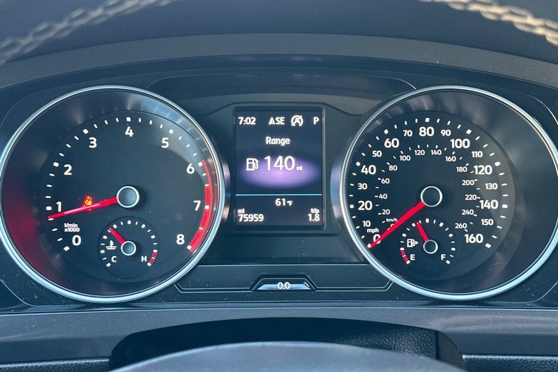 Volkswagen Tiguan Vehicle Full-screen Gallery Image 24