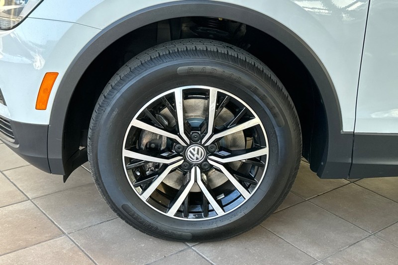 Volkswagen Tiguan Vehicle Full-screen Gallery Image 26