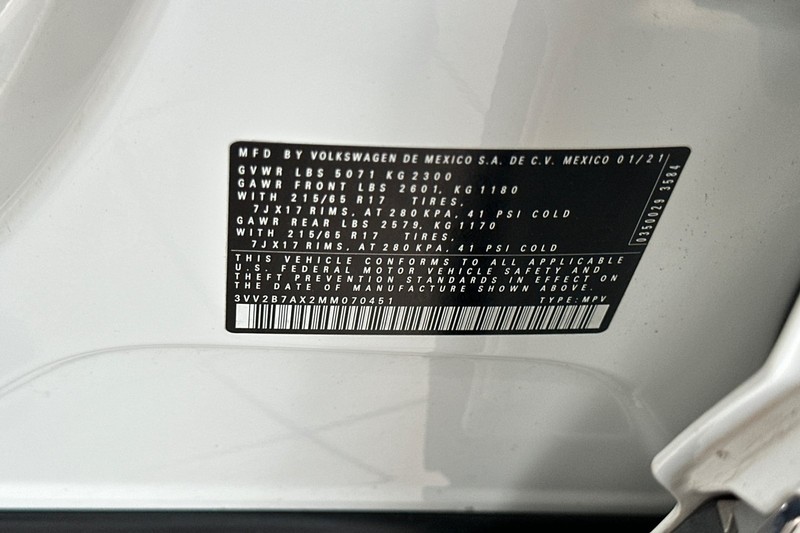 Volkswagen Tiguan Vehicle Full-screen Gallery Image 29