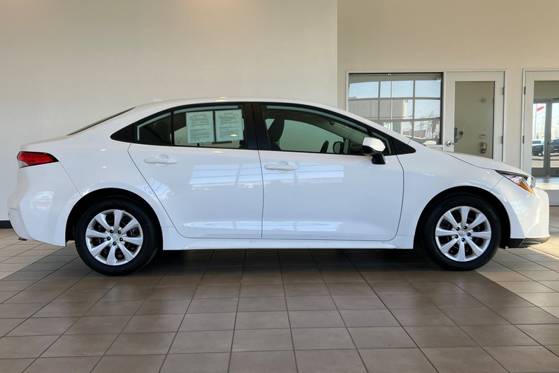 Toyota Corolla Vehicle Full-screen Gallery Image 03