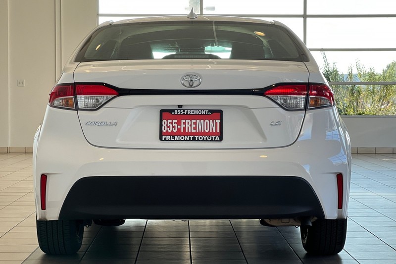 Toyota Corolla Vehicle Full-screen Gallery Image 05