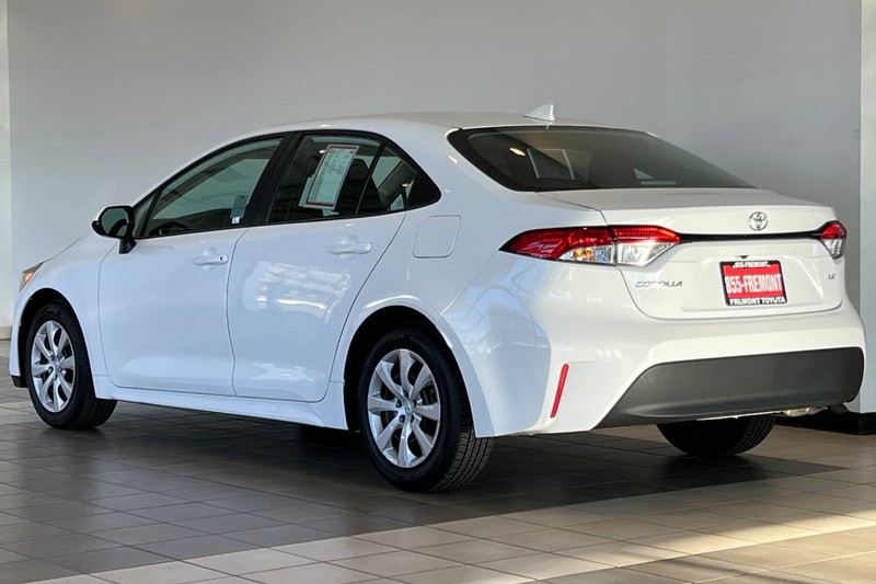 Toyota Corolla Vehicle Full-screen Gallery Image 06