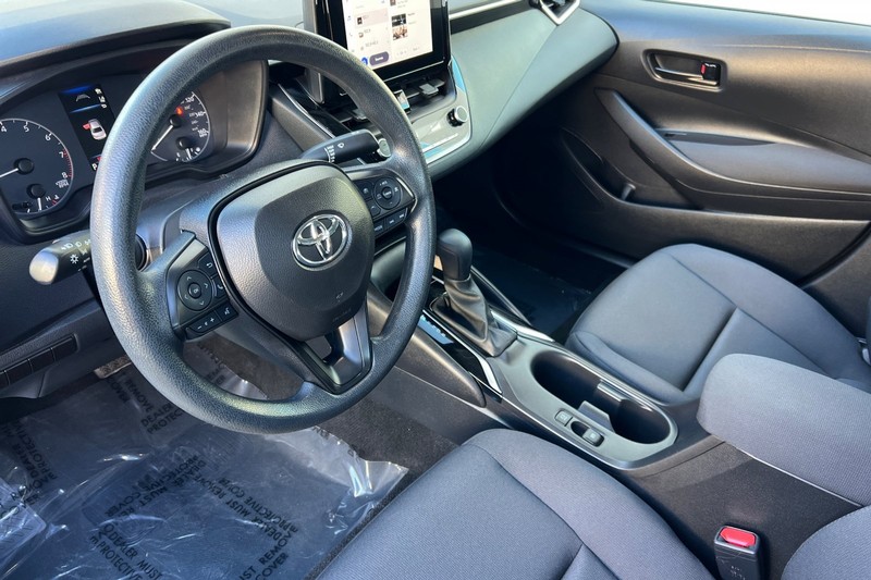 Toyota Corolla Vehicle Full-screen Gallery Image 10