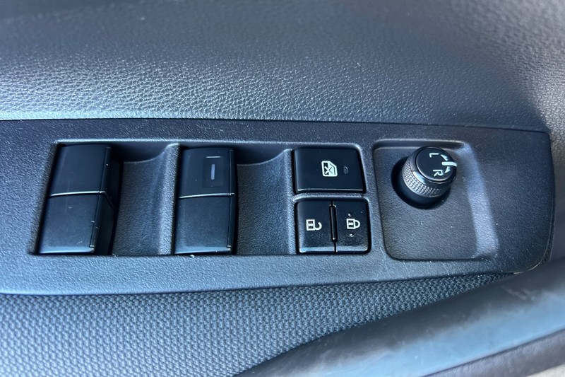 Toyota Corolla Vehicle Full-screen Gallery Image 11