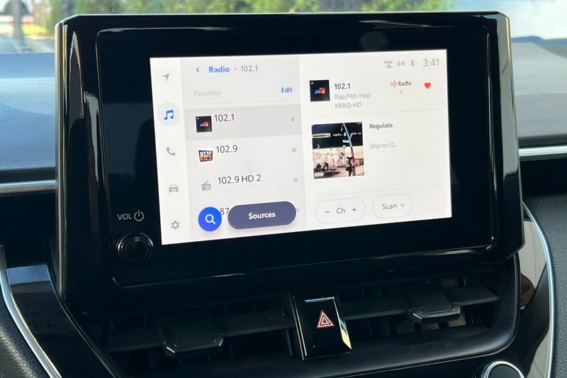 Toyota Corolla Vehicle Full-screen Gallery Image 17