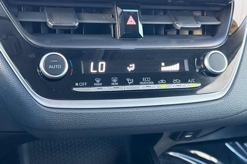 Toyota Corolla Vehicle Full-screen Gallery Image 19