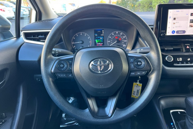 Toyota Corolla Vehicle Full-screen Gallery Image 21