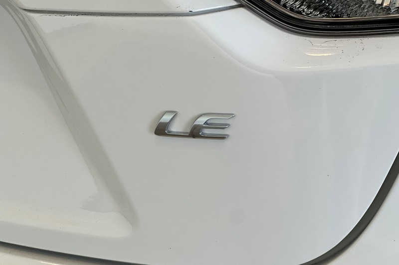 Toyota Corolla Vehicle Full-screen Gallery Image 25