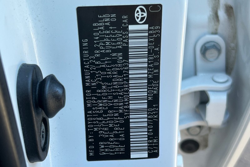 Toyota Corolla Vehicle Full-screen Gallery Image 27