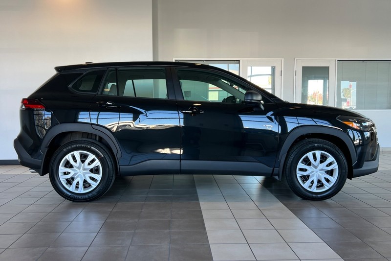 Toyota Corolla Cross Vehicle Full-screen Gallery Image 03