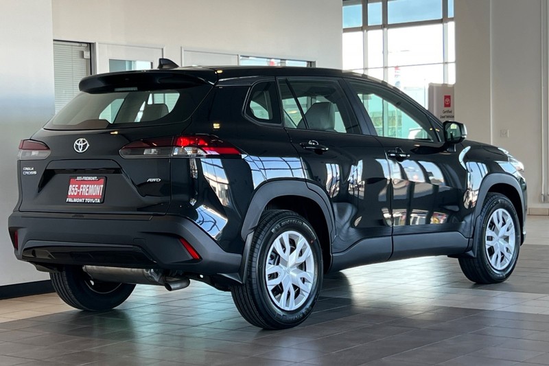 Toyota Corolla Cross Vehicle Full-screen Gallery Image 04