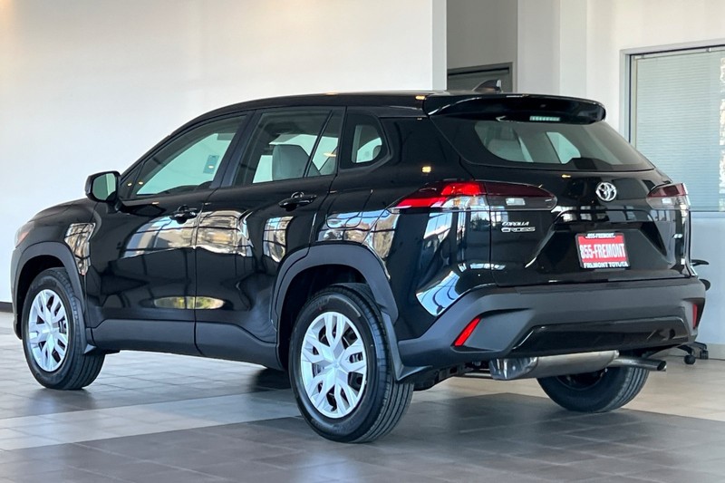 Toyota Corolla Cross Vehicle Full-screen Gallery Image 06