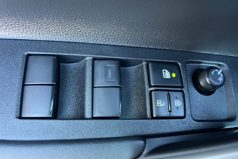 Toyota Corolla Cross Vehicle Full-screen Gallery Image 11