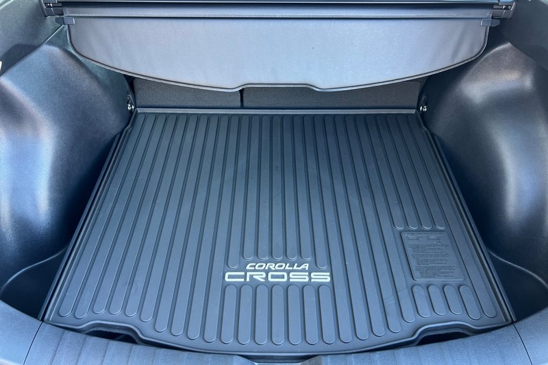 Toyota Corolla Cross Vehicle Full-screen Gallery Image 15