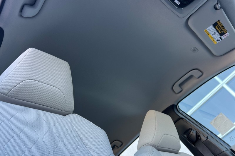 Toyota Corolla Cross Vehicle Full-screen Gallery Image 17