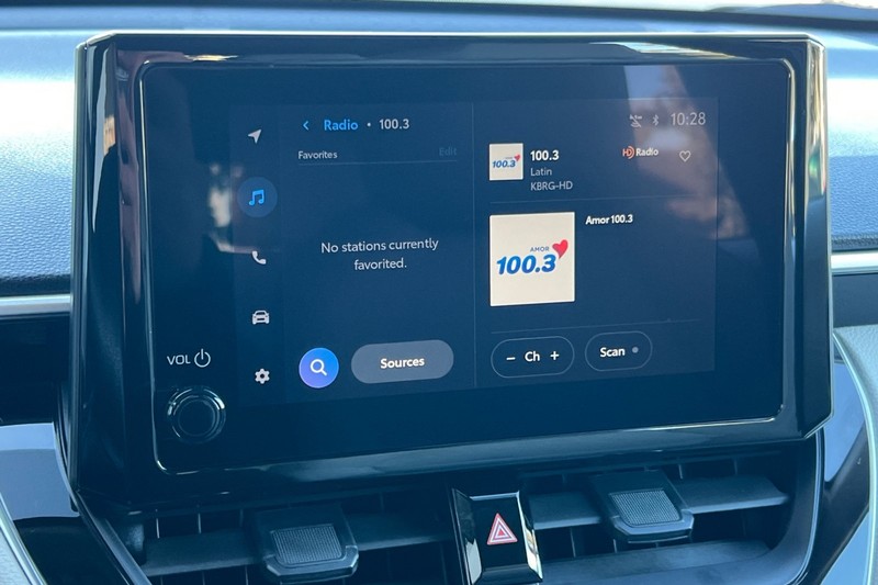 Toyota Corolla Cross Vehicle Full-screen Gallery Image 18