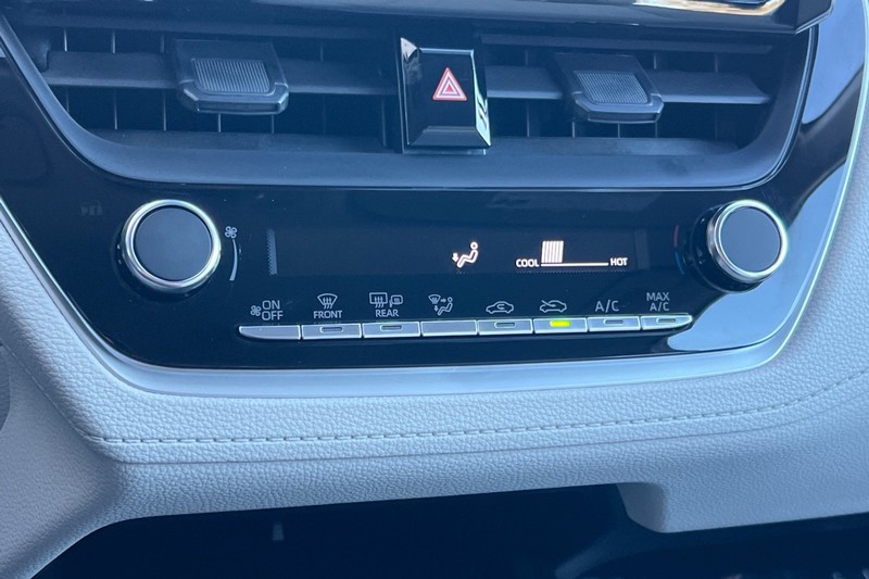 Toyota Corolla Cross Vehicle Full-screen Gallery Image 20