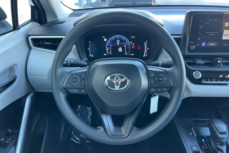 Toyota Corolla Cross Vehicle Full-screen Gallery Image 22