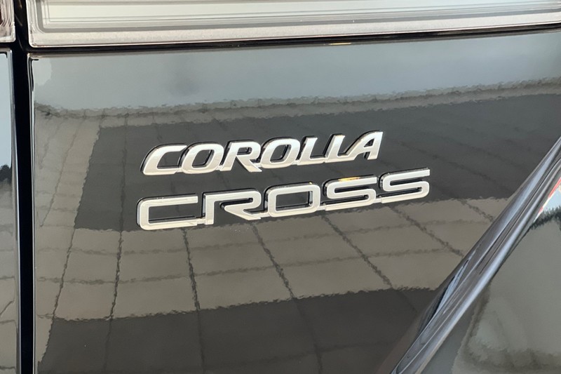 Toyota Corolla Cross Vehicle Full-screen Gallery Image 26