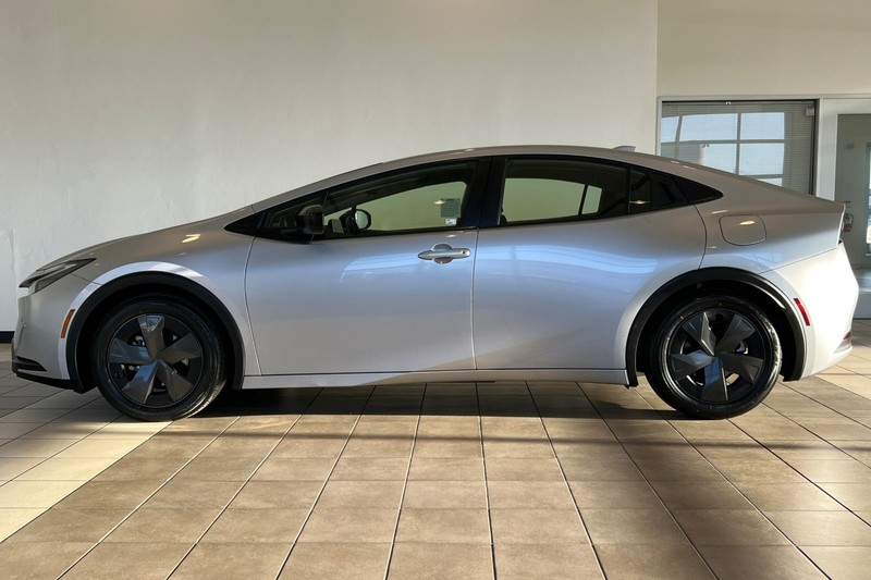 Toyota Prius Vehicle Full-screen Gallery Image 07