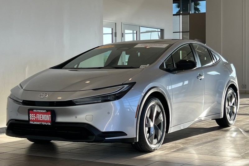 Toyota Prius Vehicle Full-screen Gallery Image 08