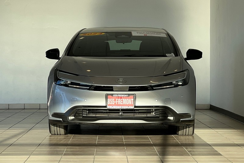 Toyota Prius Vehicle Full-screen Gallery Image 09