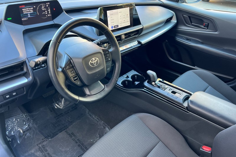 Toyota Prius Vehicle Full-screen Gallery Image 10