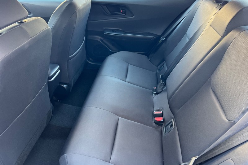 Toyota Prius Vehicle Full-screen Gallery Image 12