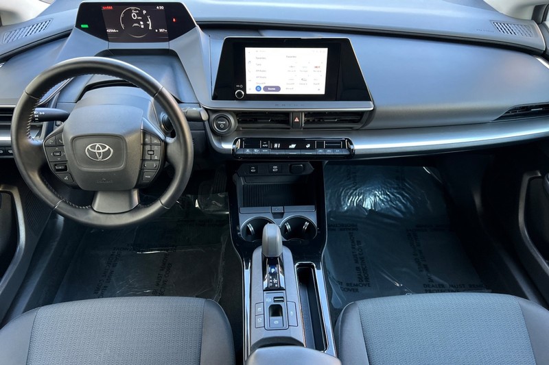 Toyota Prius Vehicle Full-screen Gallery Image 13