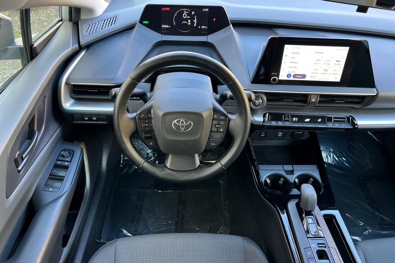 Toyota Prius Vehicle Full-screen Gallery Image 14