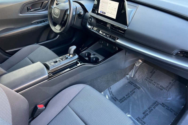 Toyota Prius Vehicle Full-screen Gallery Image 16