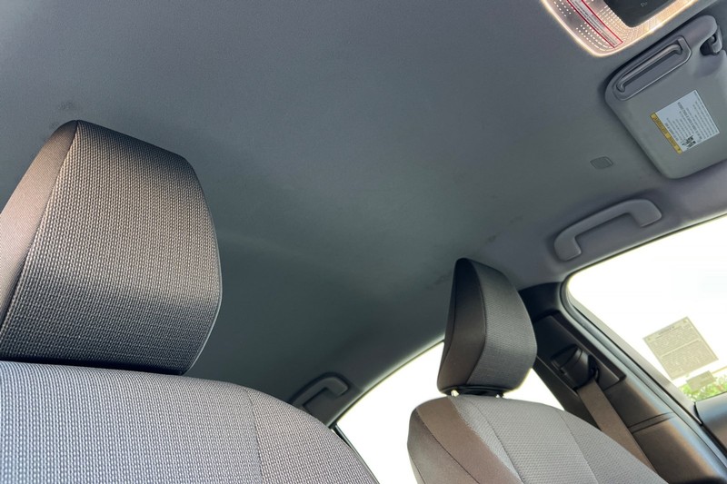 Toyota Prius Vehicle Full-screen Gallery Image 17