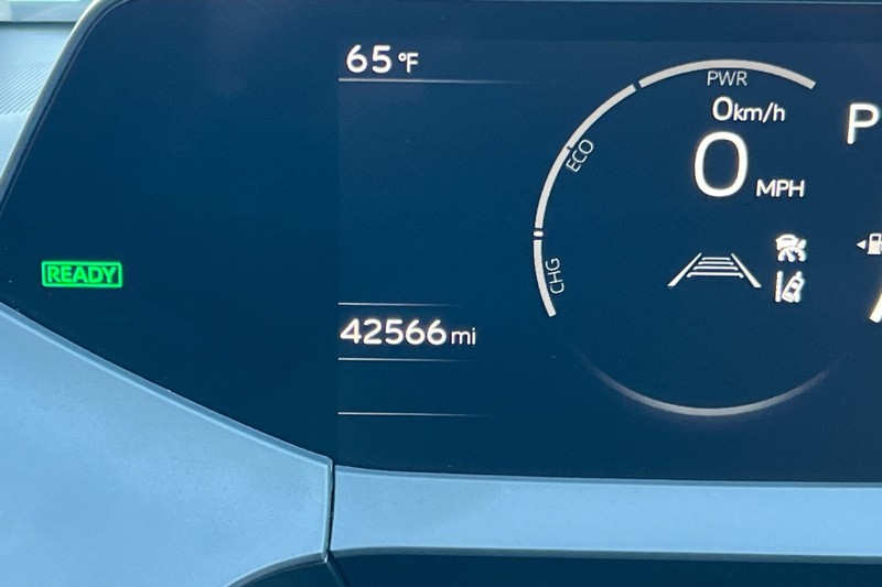 Toyota Prius Vehicle Full-screen Gallery Image 25