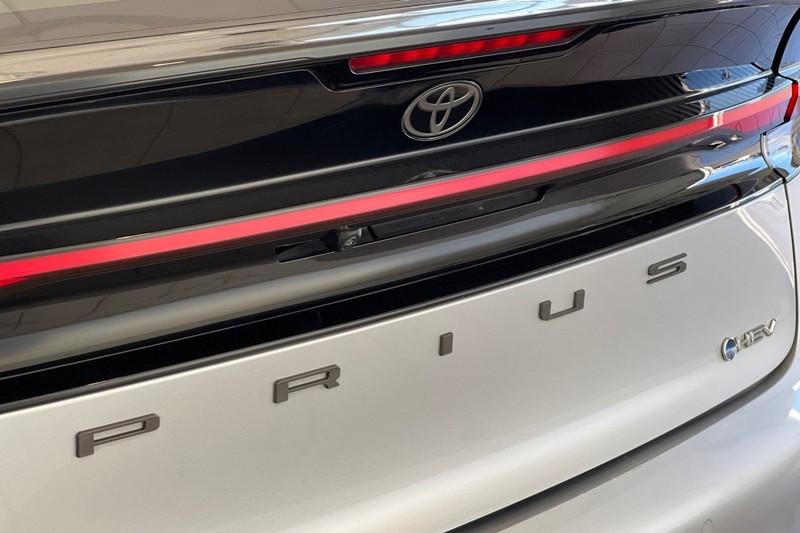 Toyota Prius Vehicle Full-screen Gallery Image 27