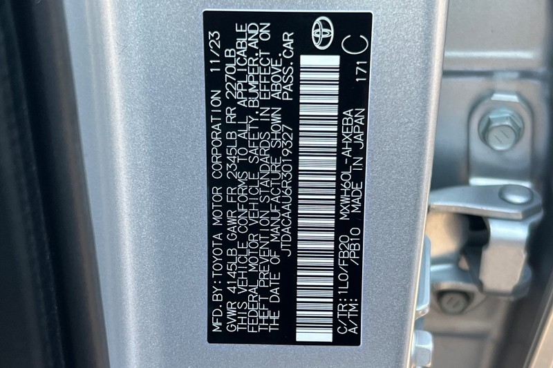 Toyota Prius Vehicle Full-screen Gallery Image 29