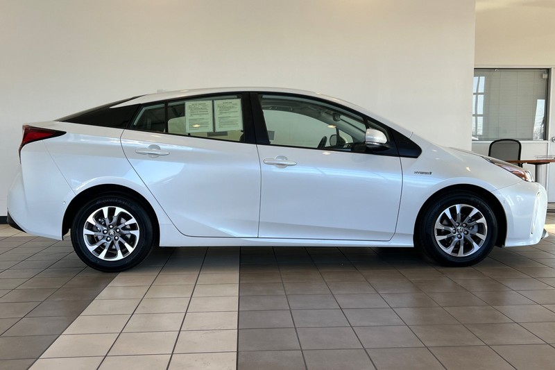 Toyota Prius Vehicle Full-screen Gallery Image 03