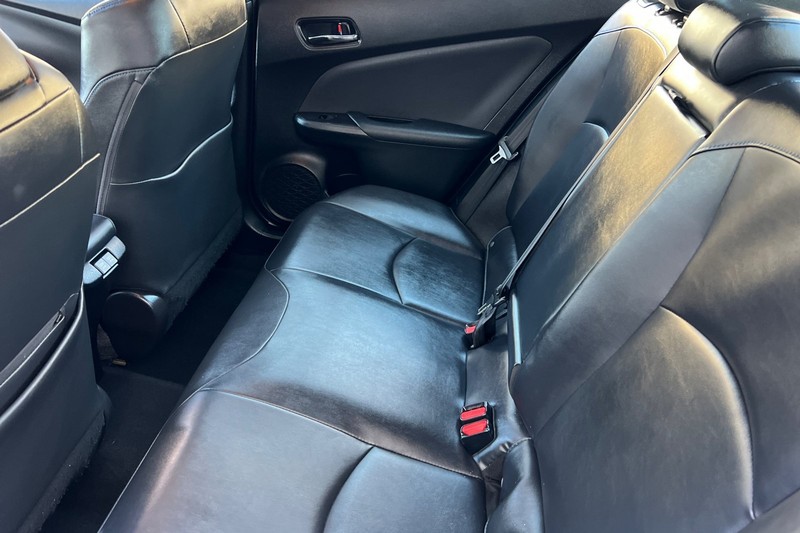 Toyota Prius Vehicle Full-screen Gallery Image 12