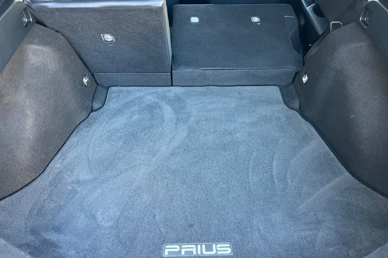 Toyota Prius Vehicle Full-screen Gallery Image 15